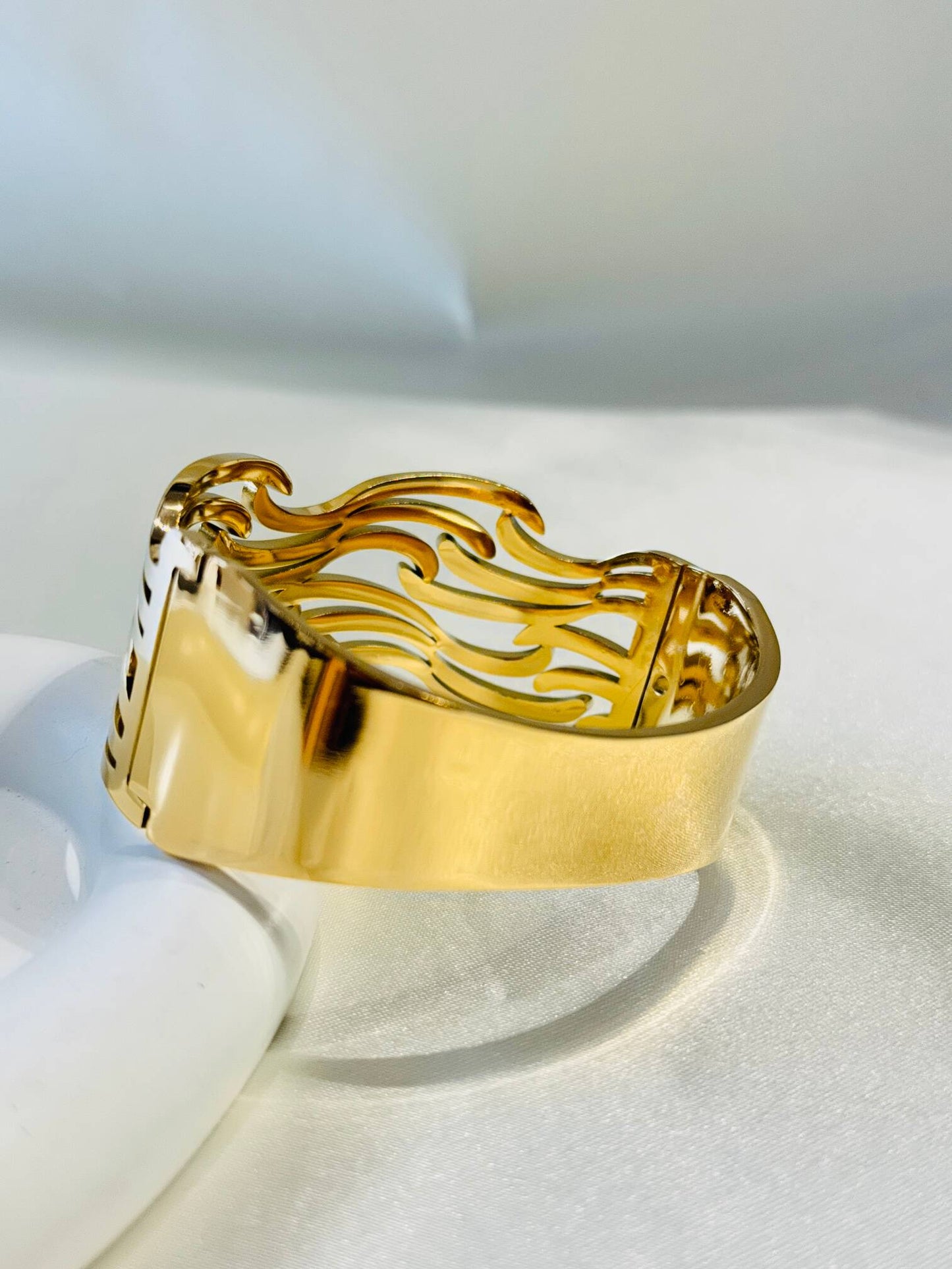 BOLD 18k GOLD PLATED ANTI TARNISH BRACELET