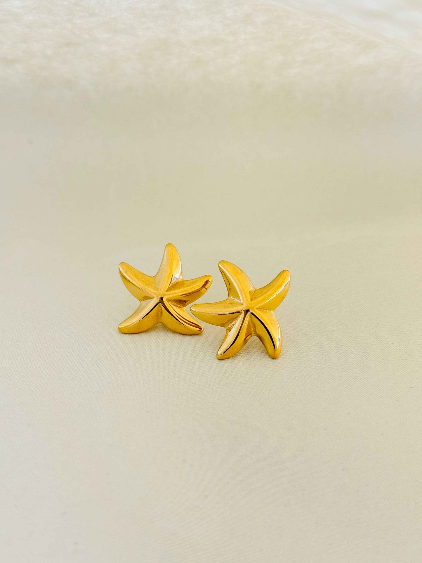 18k ANTI TARNISH GOLD PLATED STAR EARRINGS