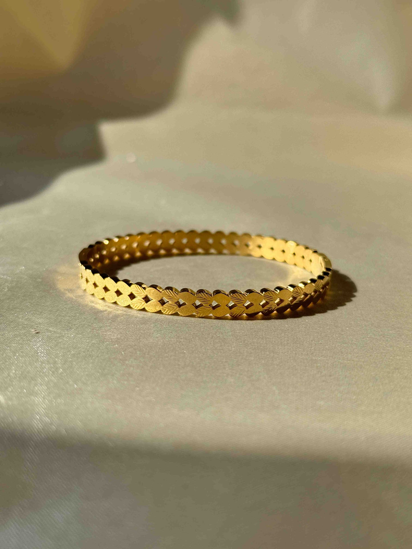 18k GOLD PLATED ANTI TARNISH BRACELET