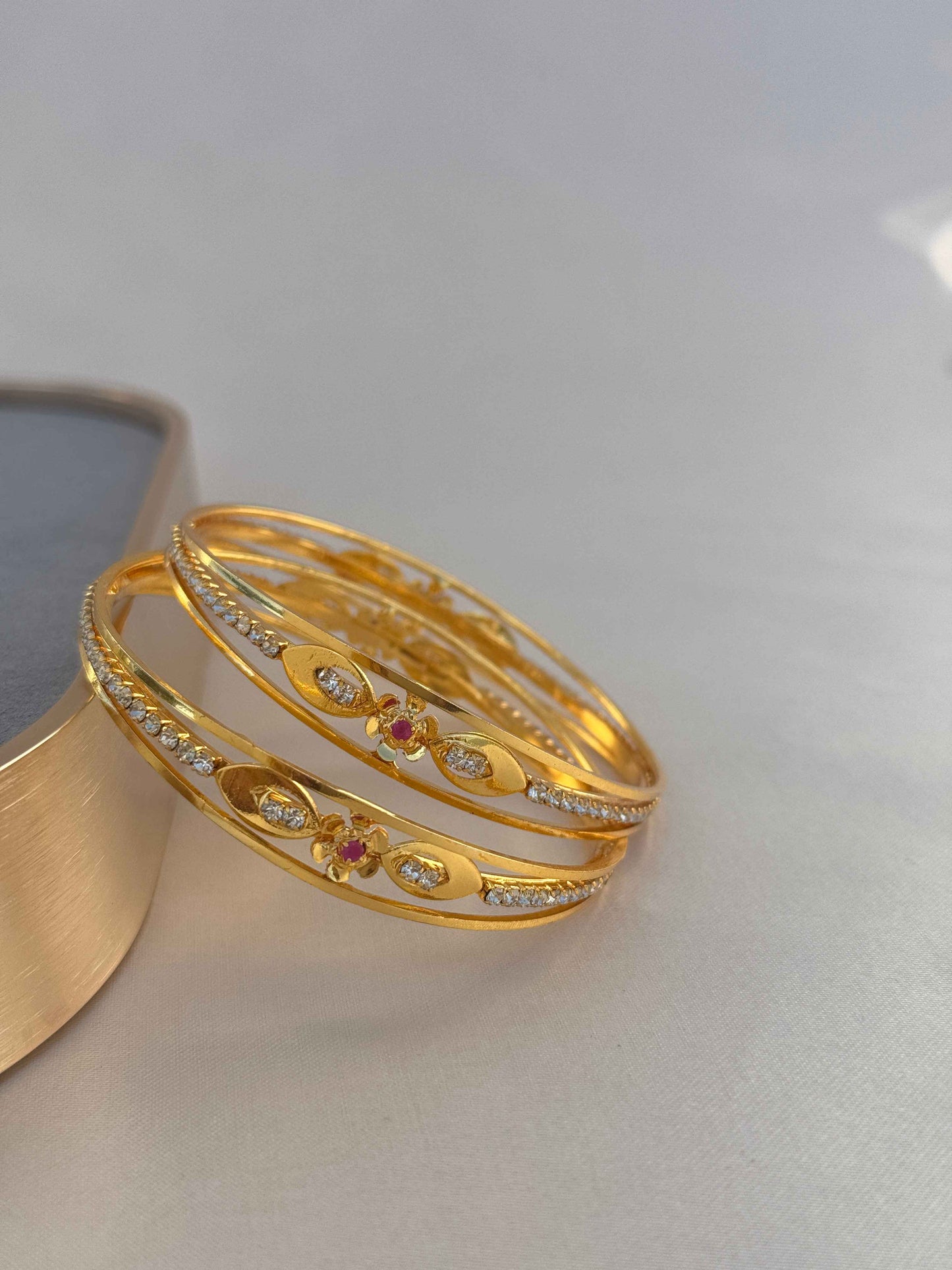 MICRO GOLD PLATED ANTITARNISH BANGLES