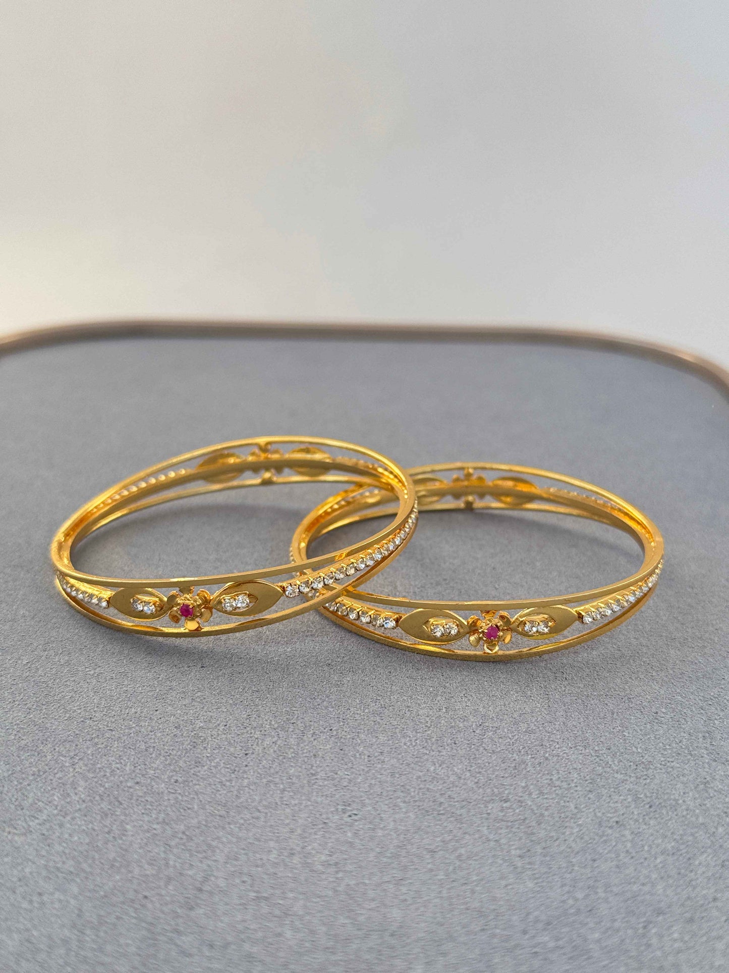 MICRO GOLD PLATED ANTITARNISH BANGLES