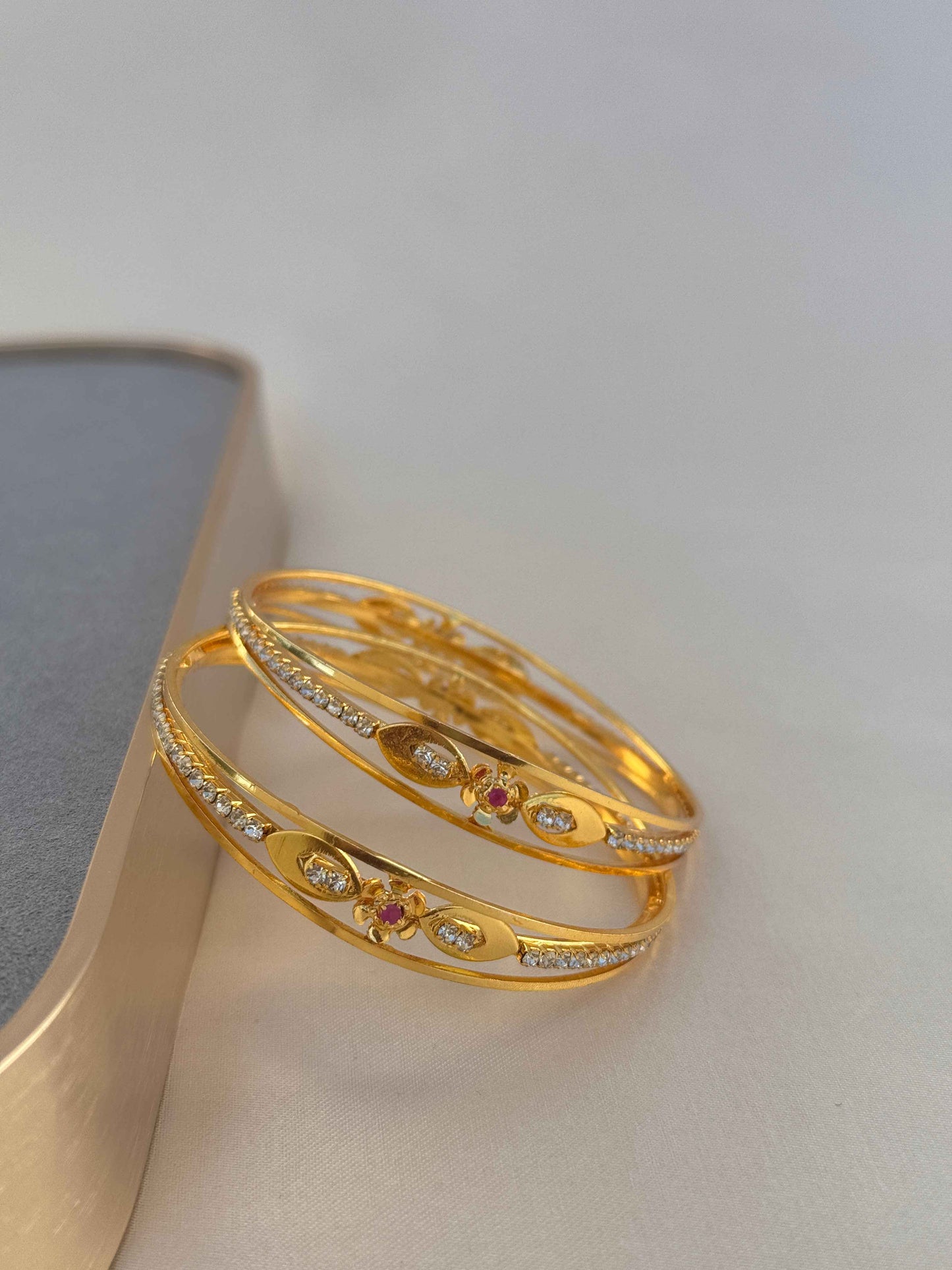 MICRO GOLD PLATED ANTITARNISH BANGLES
