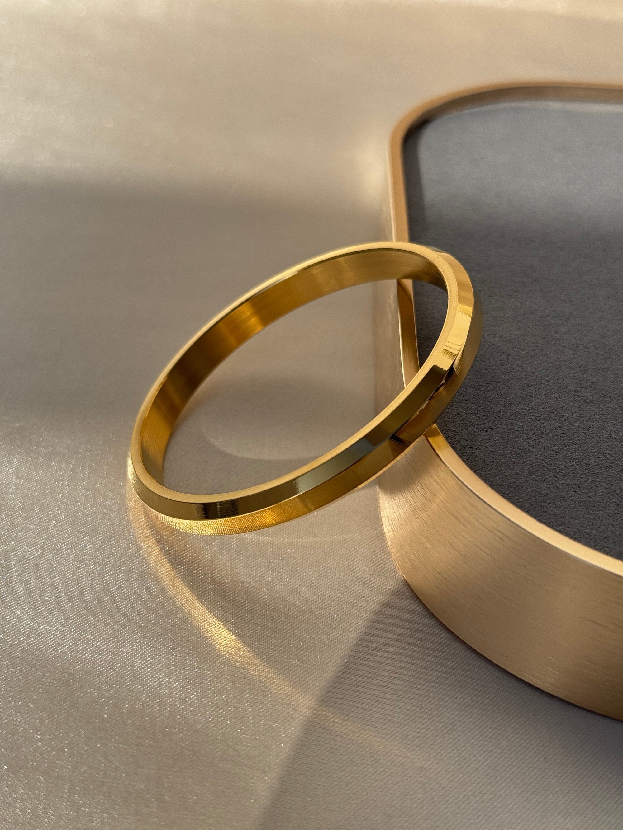 MENS 22K GOLD PLATED ANTI TARNISH KADA - 8 MM