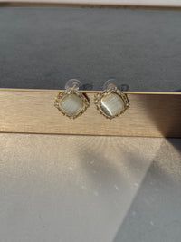 MOTHER OF PEARLS CHIC STUDS