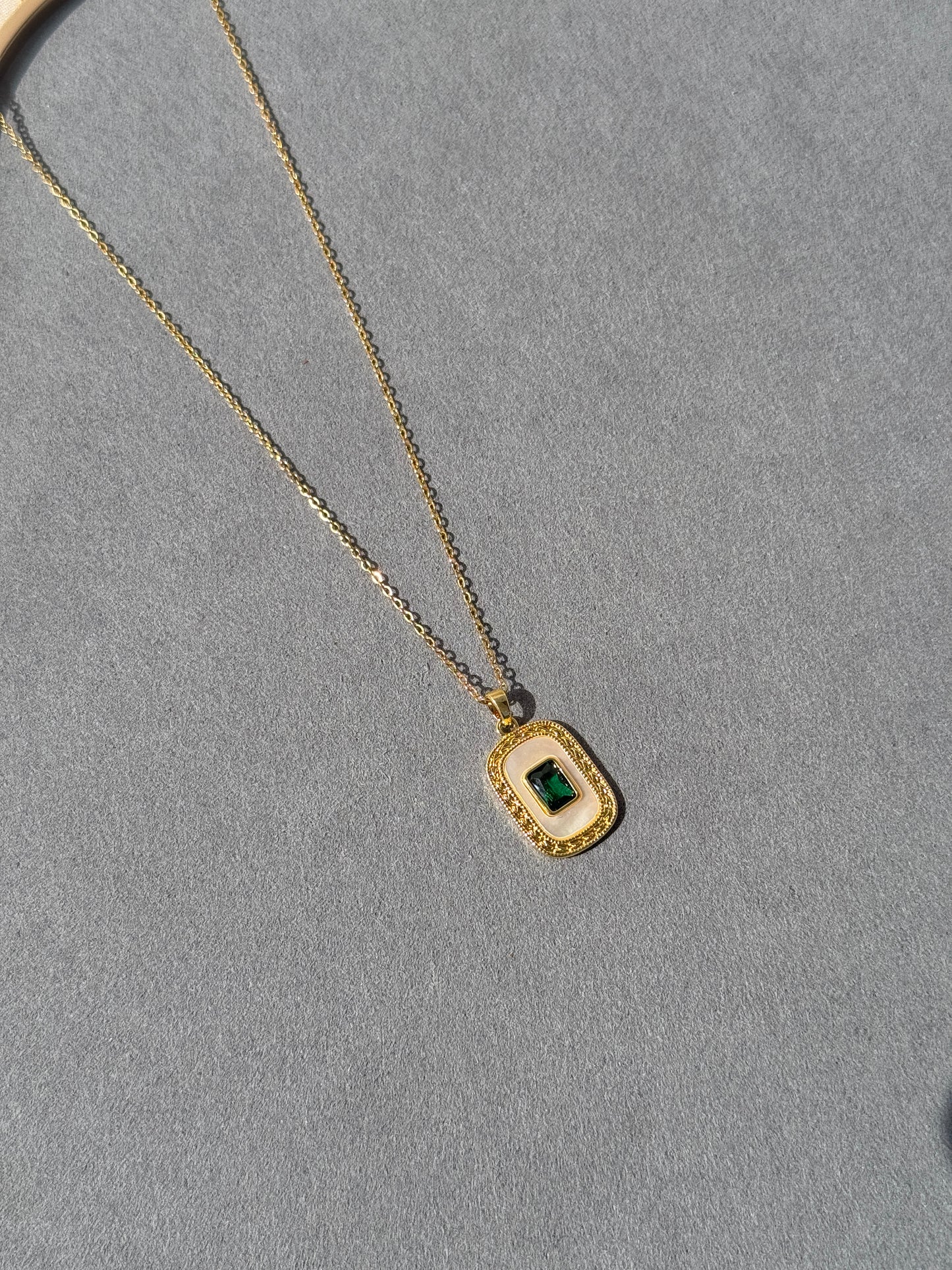 EMERALD MOP GOLD PLATED 18K CHAIN