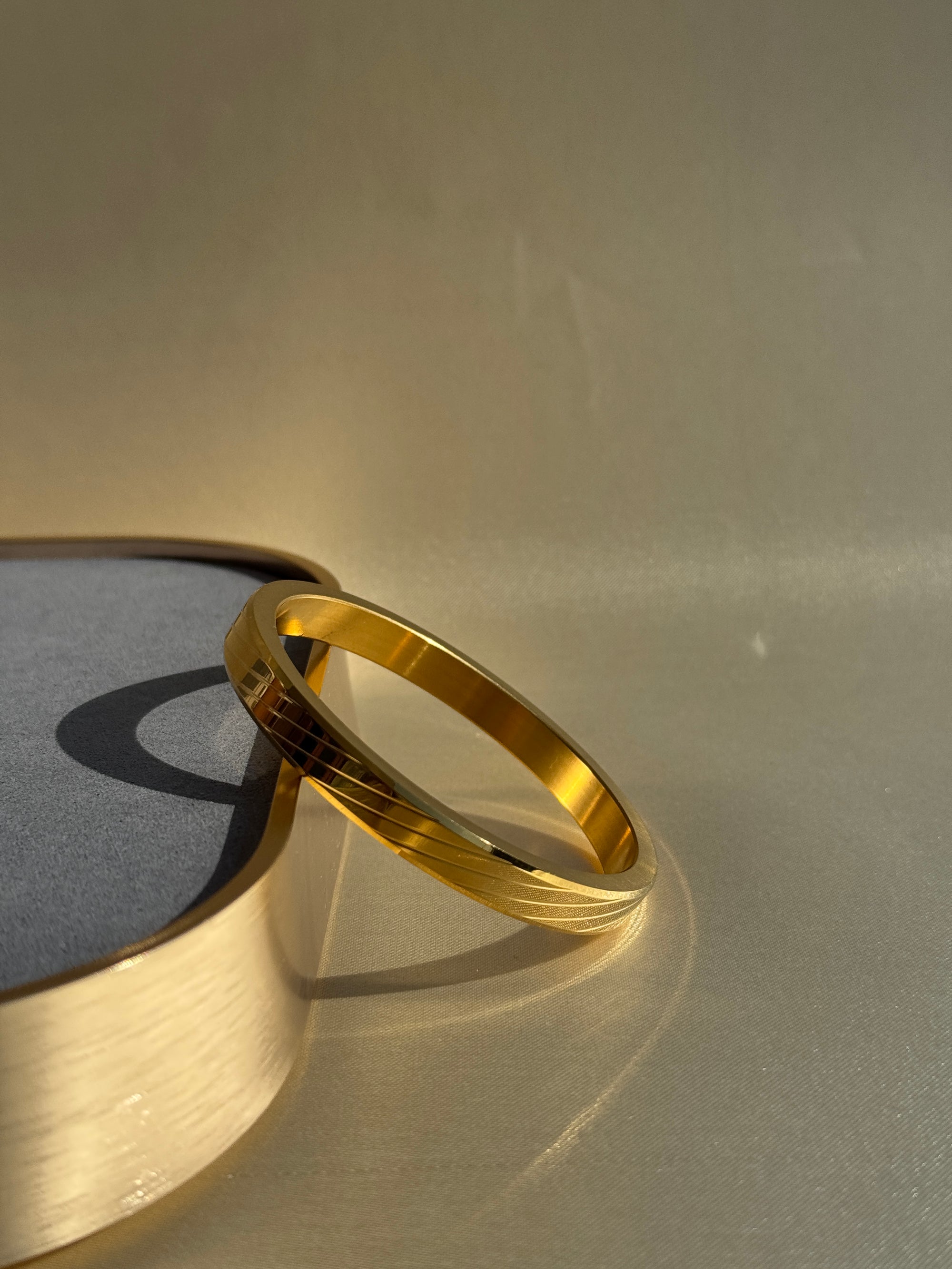 MENS 22K GOLD PLATED ANTI TARNISH KADA - 8 MM