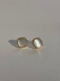 MOTHER OF PEARLS CHIC STUDS
