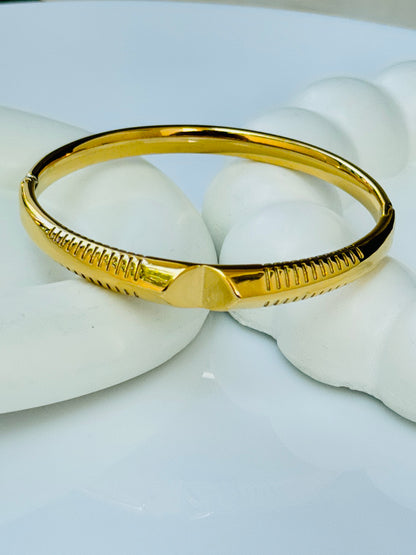 18K GOLD PLATED ANTI TARNISH BRACELET