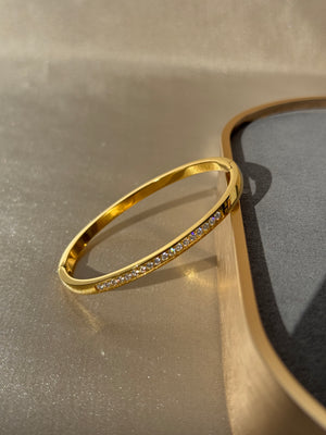 SLEEK 18k GOLD PLATED LUXURY BRACELET
