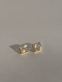 CHIC NATURAL PEARL GOLD PLATED STUDS