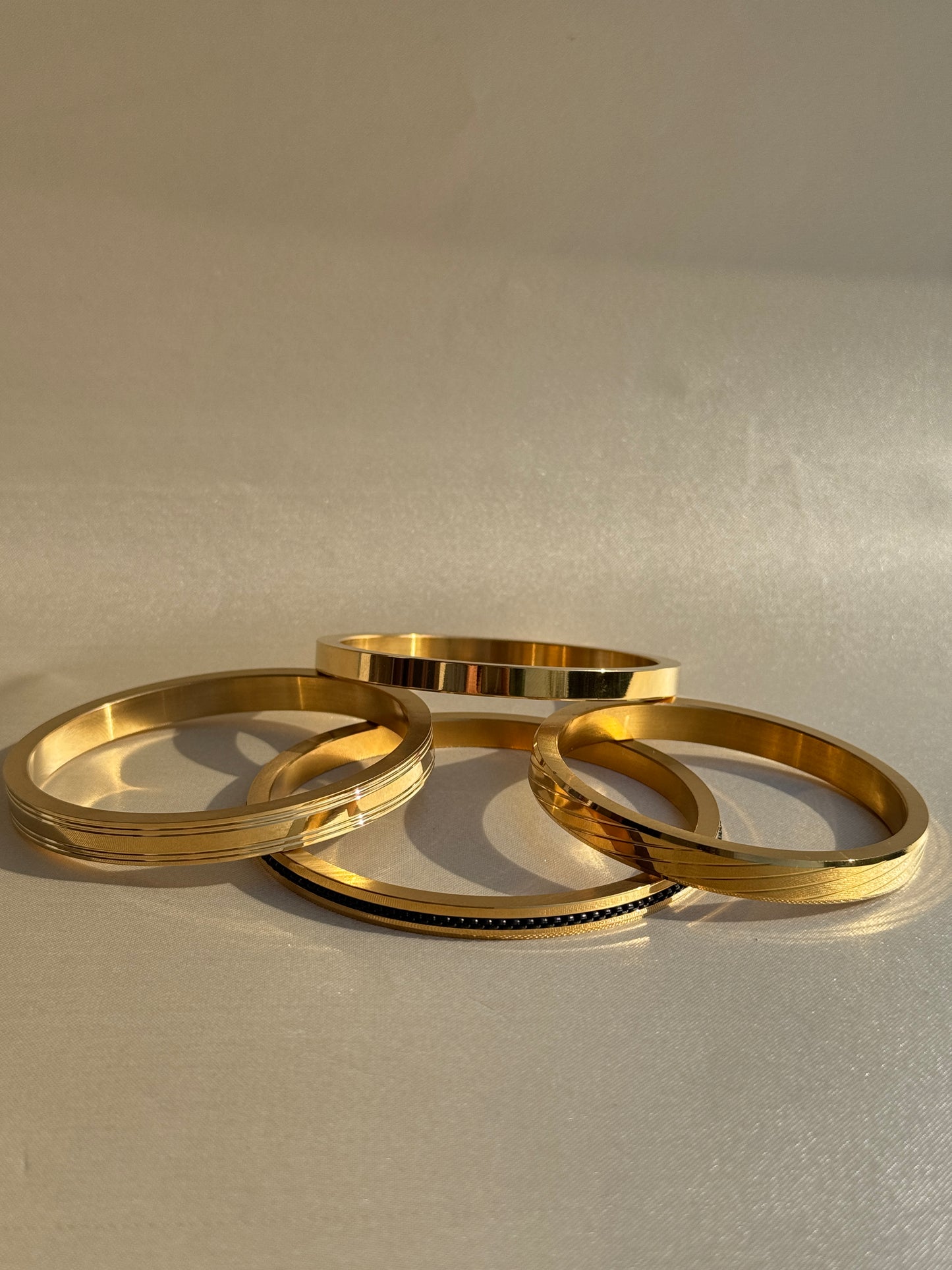 MENS 22K GOLD PLATED ANTI TARNISH KADA - 8 MM
