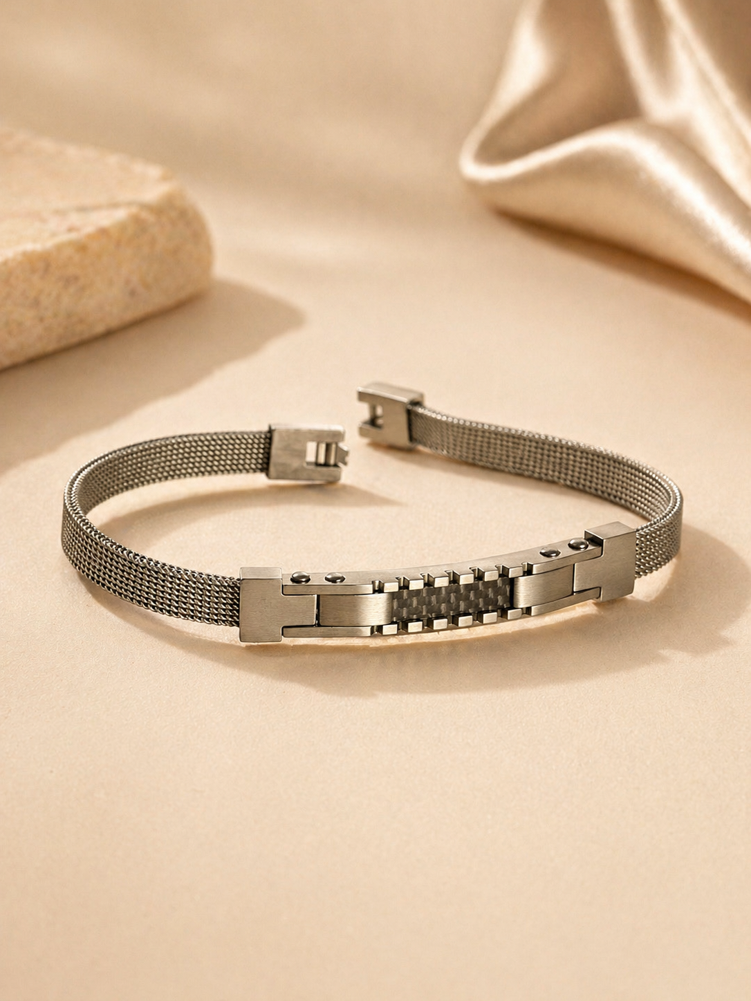 Titan Mesh Link Bracelet