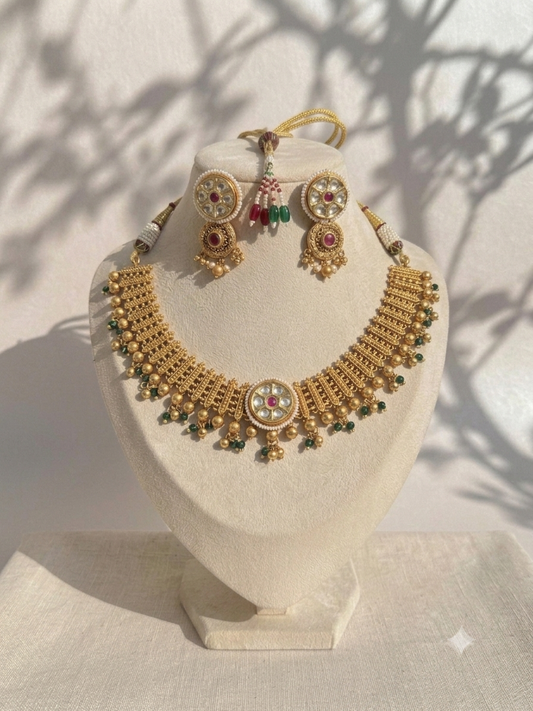 TRADITIONAL ANTIQUE GOLD PLATED CHOKER