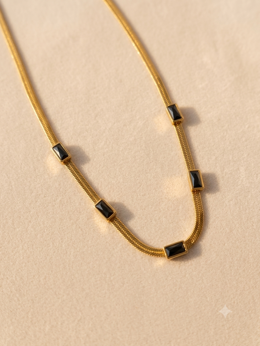 BLACK STONE 18k NECKLACE