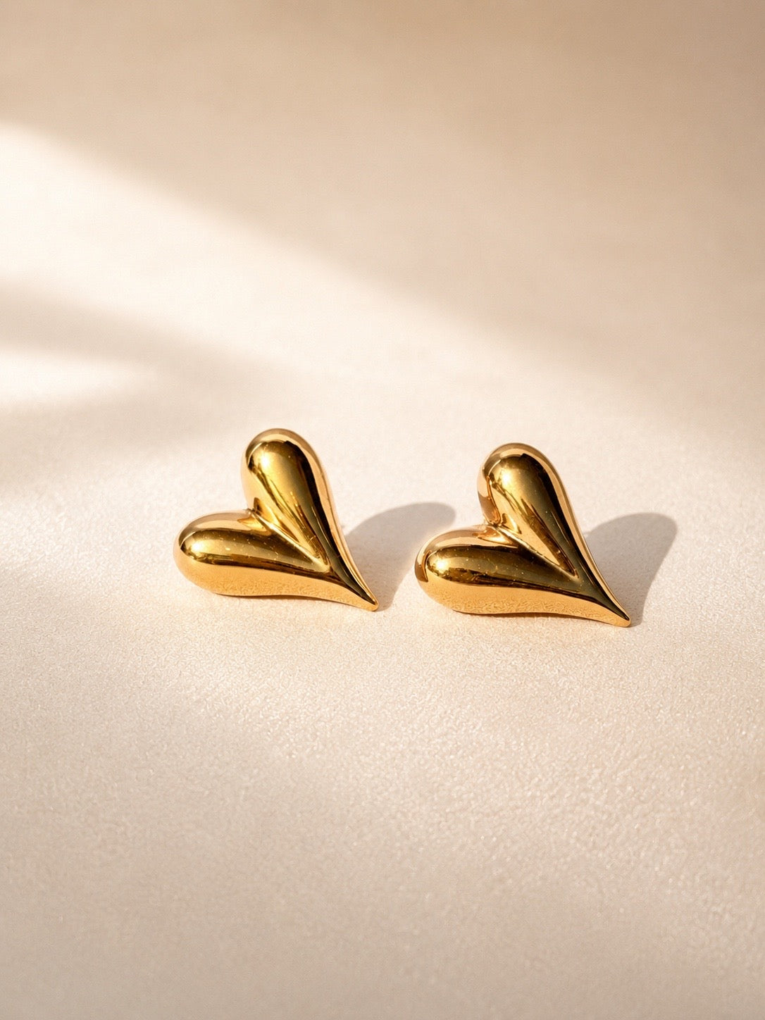 18k ANTI TARNISH GOLD PLATED HEART EARRINGS