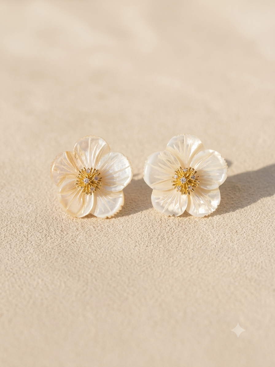 GOLDEN PETAL STUD