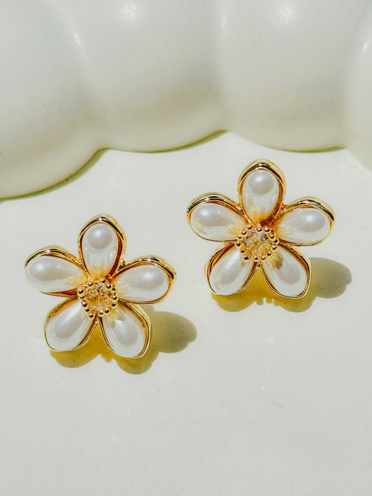 18k GOLD PLATED PEARL EARRINGS