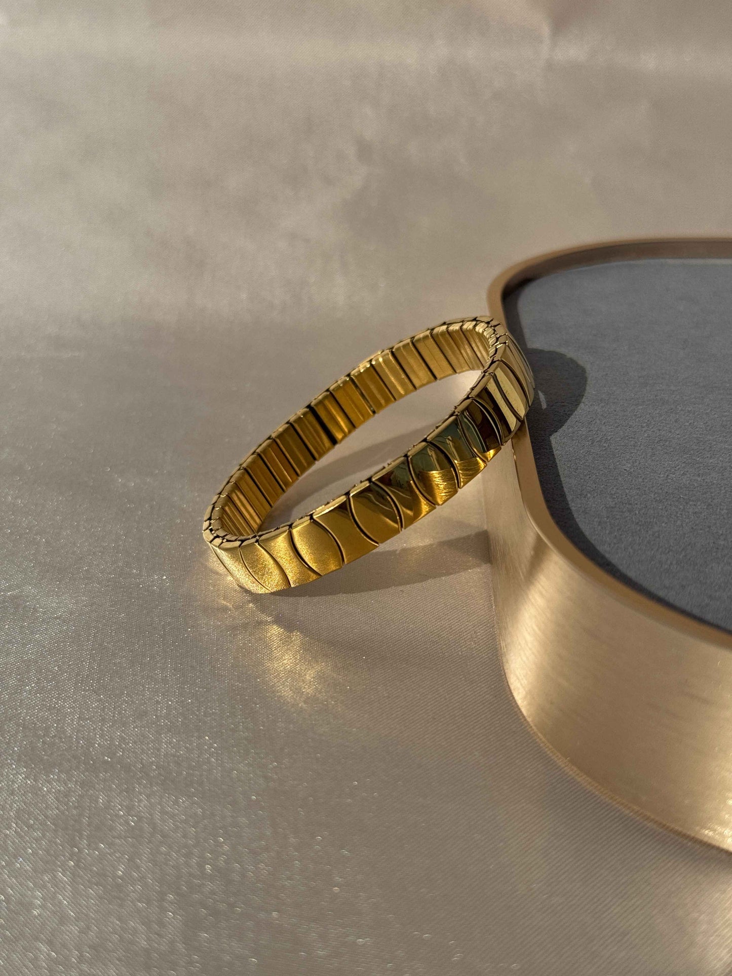 SLEEK GOLDEN 18k PLATED BRACELET