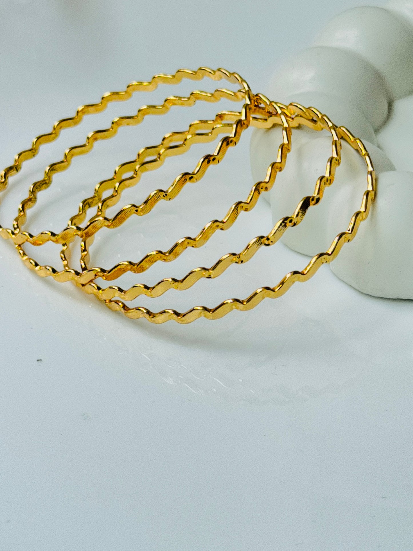 MICRO GOLD PLATED ANTI TARNISH SLEEK BANGLES