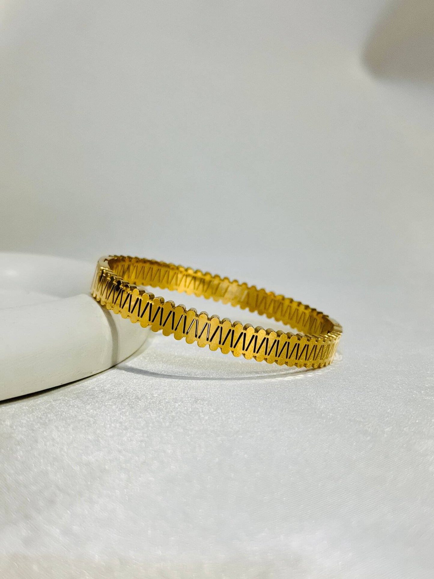 18K GOLD PLATED ANTI TARNISH BRACELET