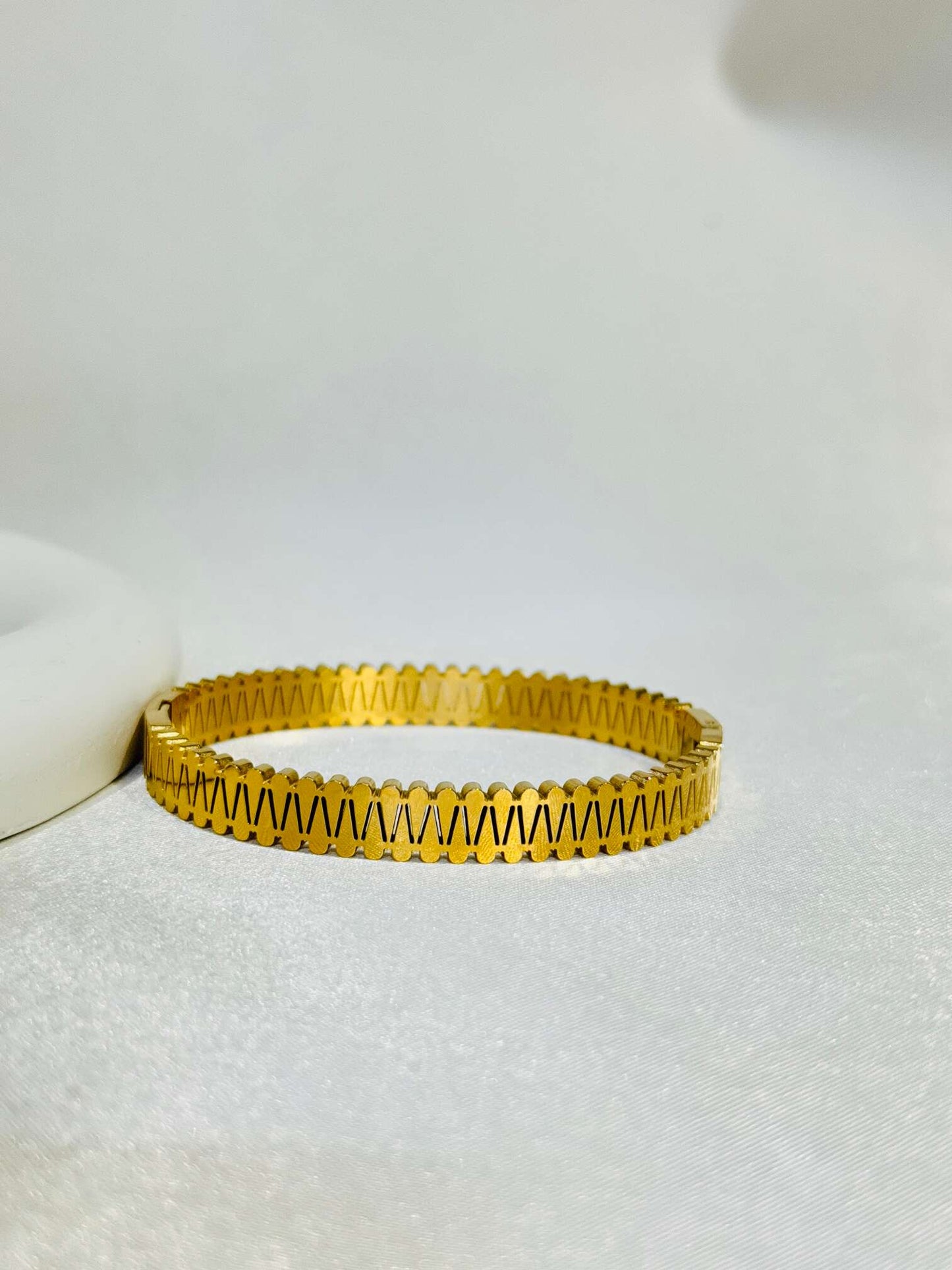 18K GOLD PLATED ANTI TARNISH BRACELET