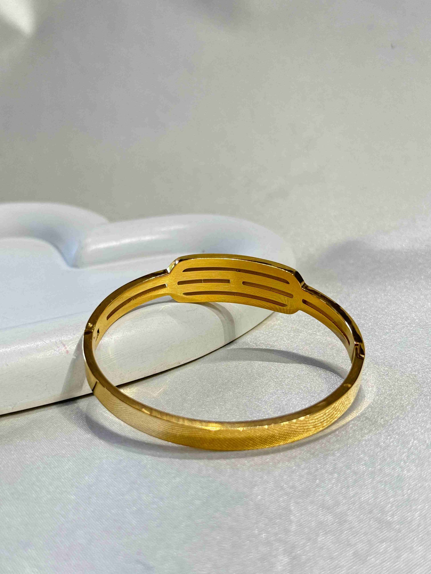 18K GOLD PLATED ANTI TARNISH BRACELET