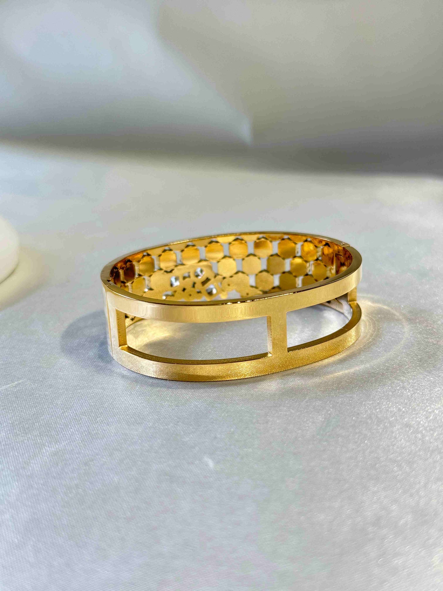 BOLD 18k GOLD PLATED ANTI TARNISH BRACELET