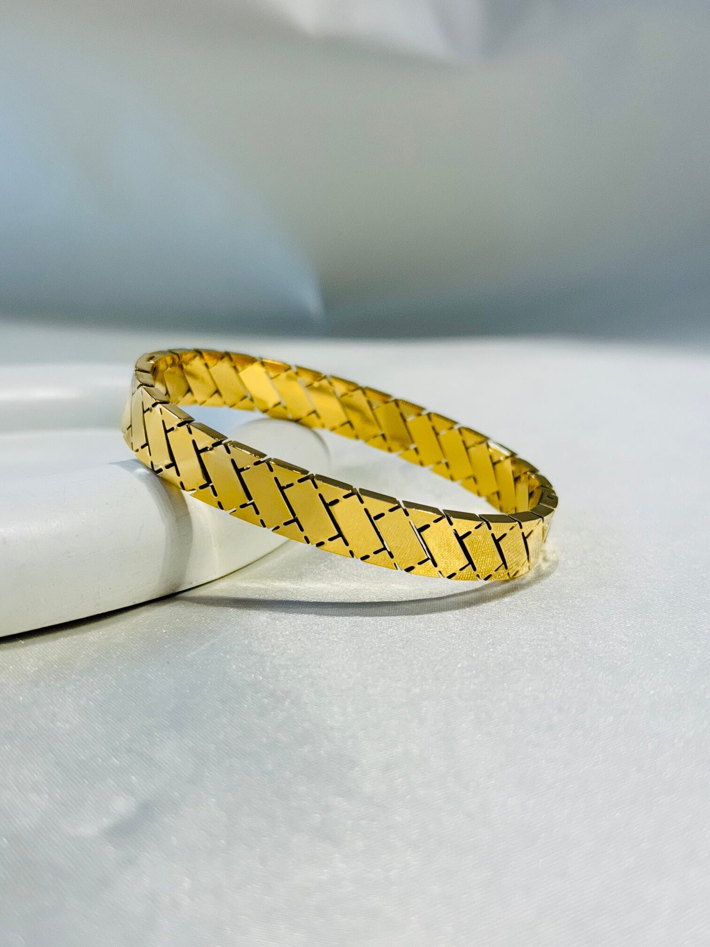 18k GOLD PLATED ANTI TARNISH BRACELET