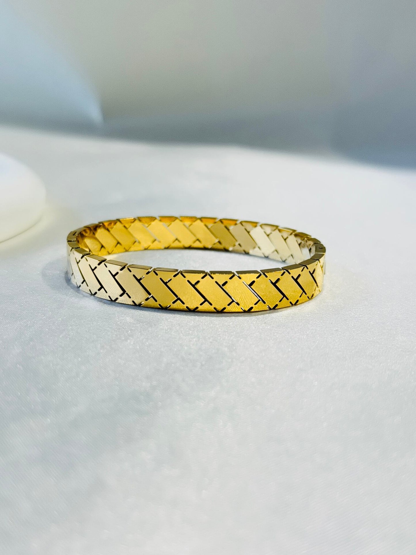 18k GOLD PLATED ANTI TARNISH BRACELET